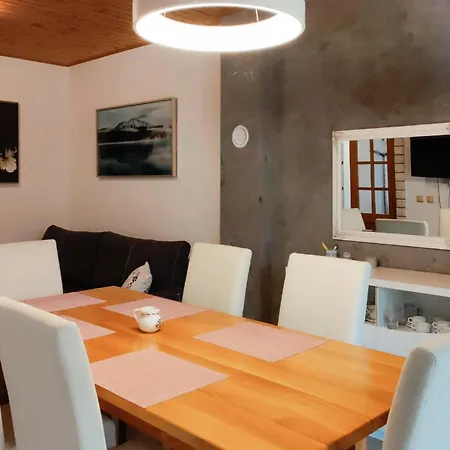 2 Bedroom Lovely In